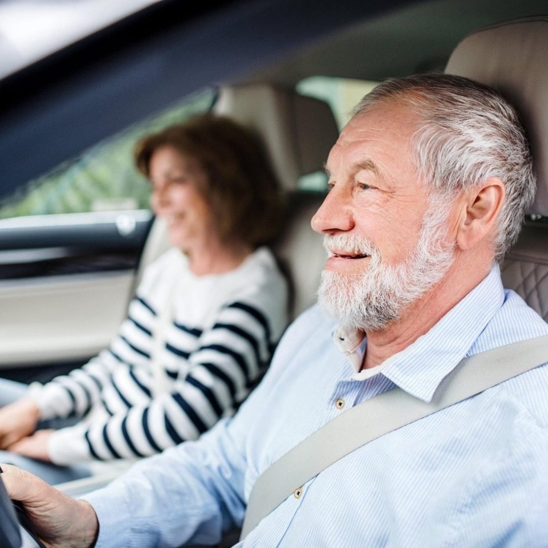 imgi_1_Anziani-in-auto-con-le-cinture-di-sicurezza-allacciate.jpg